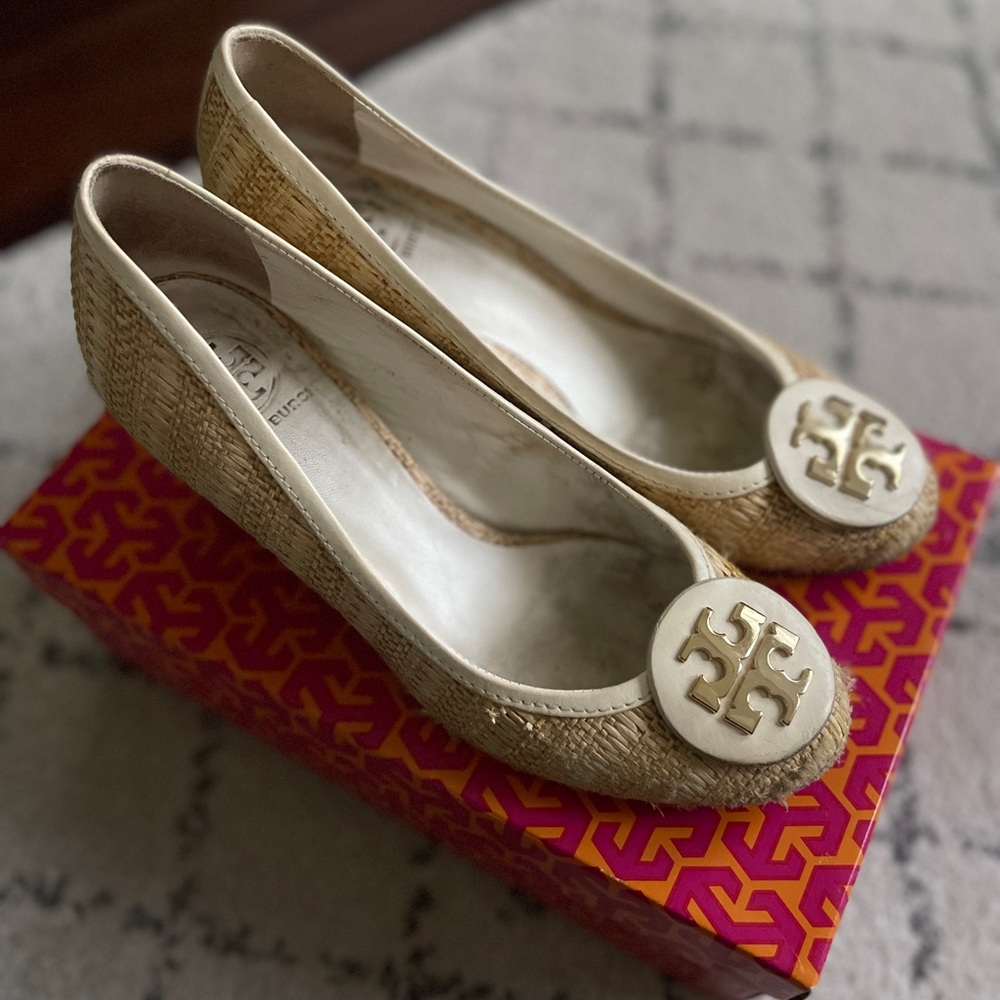 Tory Burch Sally Raffia Straw & Leather Logo Wedge Heel